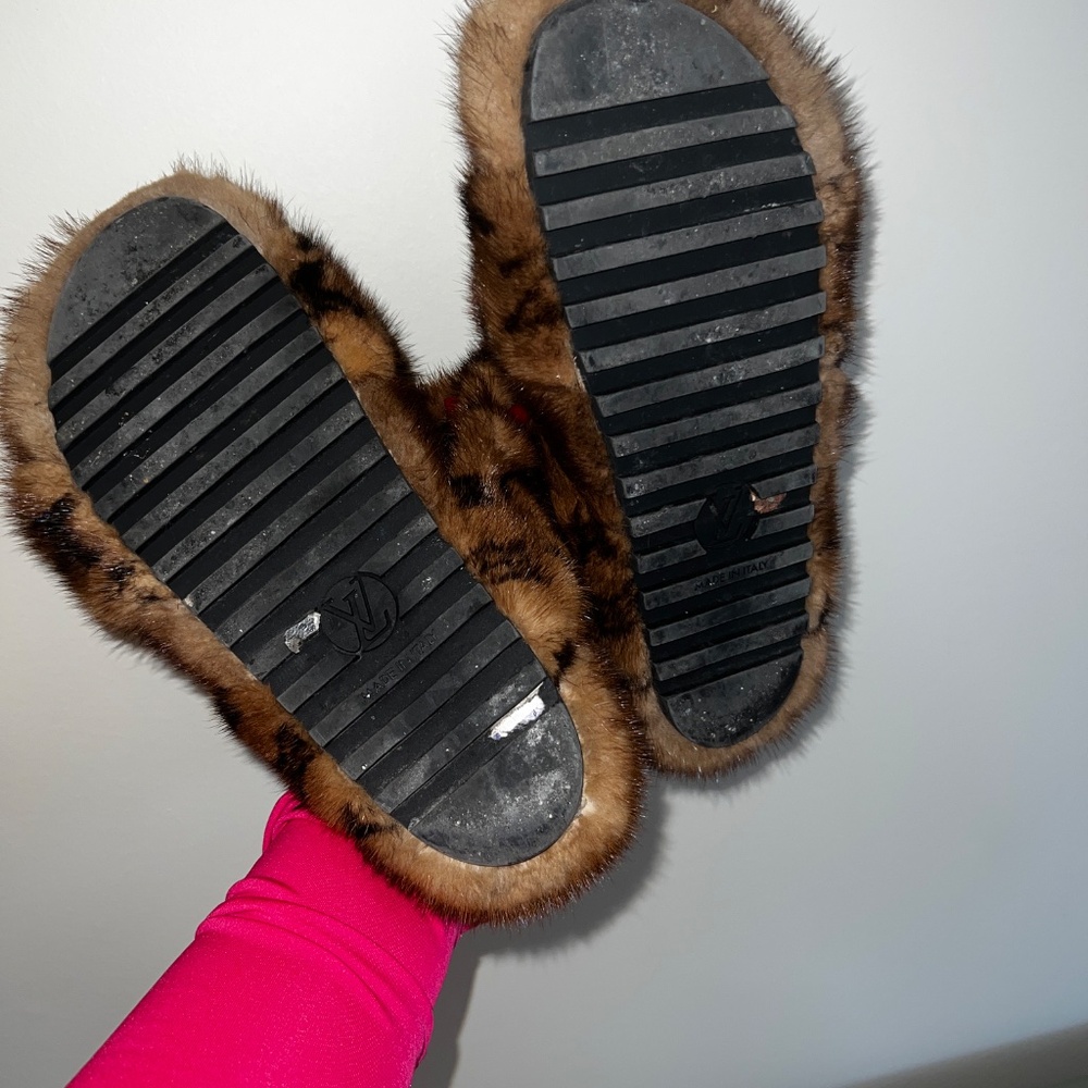 Louis Vuitton Furry Slides - Picture 3 of 4